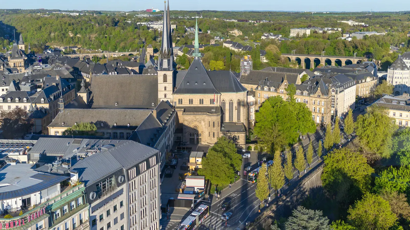 La ville de Luxembourg et la cathédrale Notre-Dame vues d’en haut